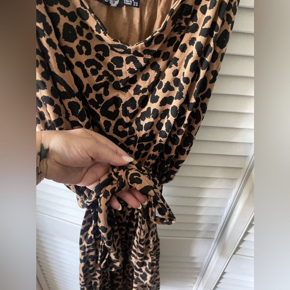Boohoo Leopard Romper - Picture 3 of 4
